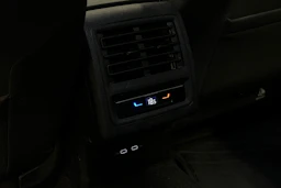 valkoinen Volkswagen Golf 2024 kuva 30.