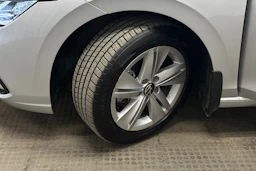 harmaa Volkswagen Golf 2024 kuva 10.