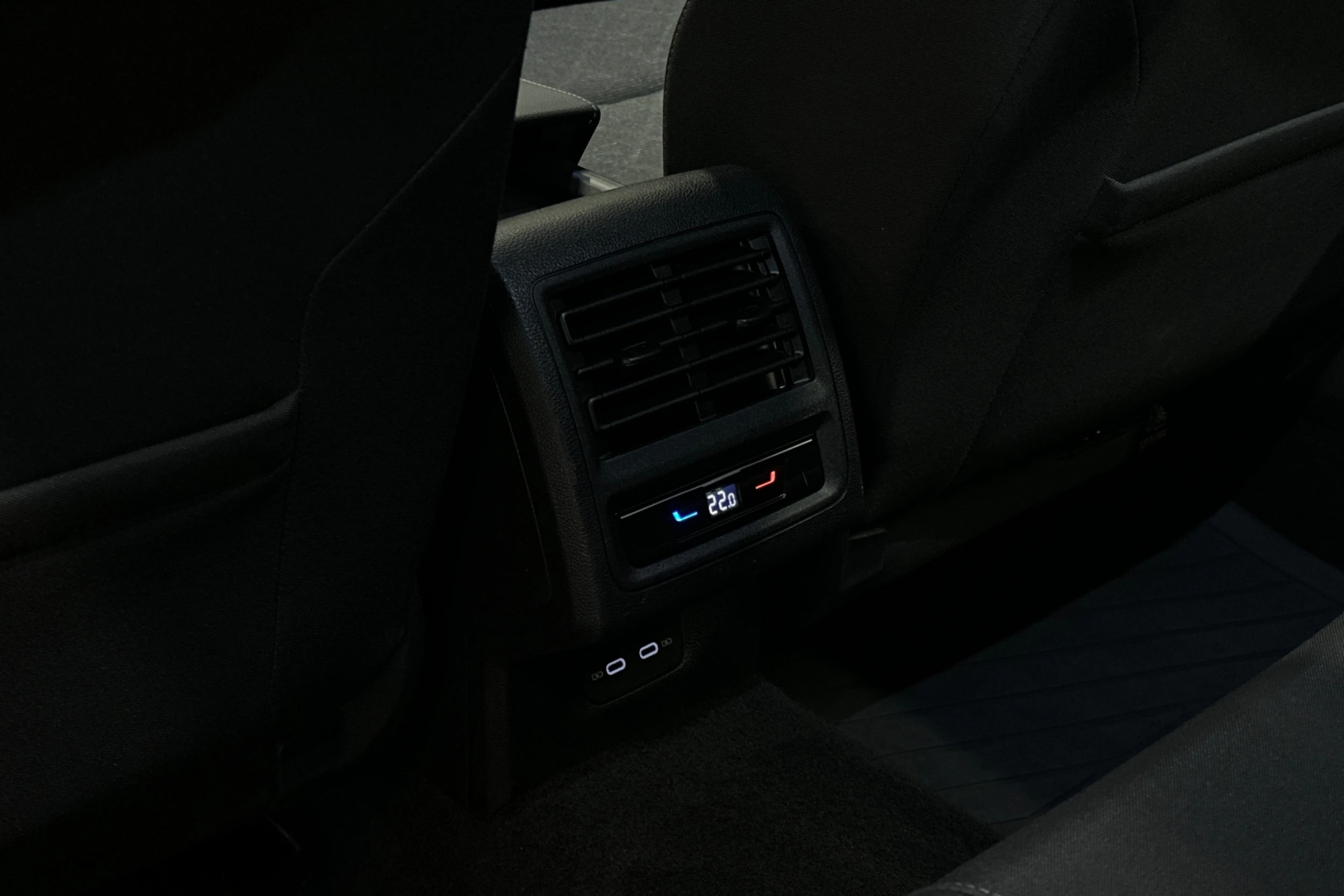 harmaa Volkswagen Golf 2024 kuva 30.