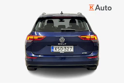 sininen Volkswagen Golf 2024 kuva 3.