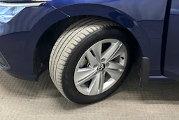 sininen Volkswagen Golf 2024 kuva 10.