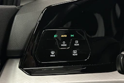 sininen Volkswagen Golf 2024 kuva 15.