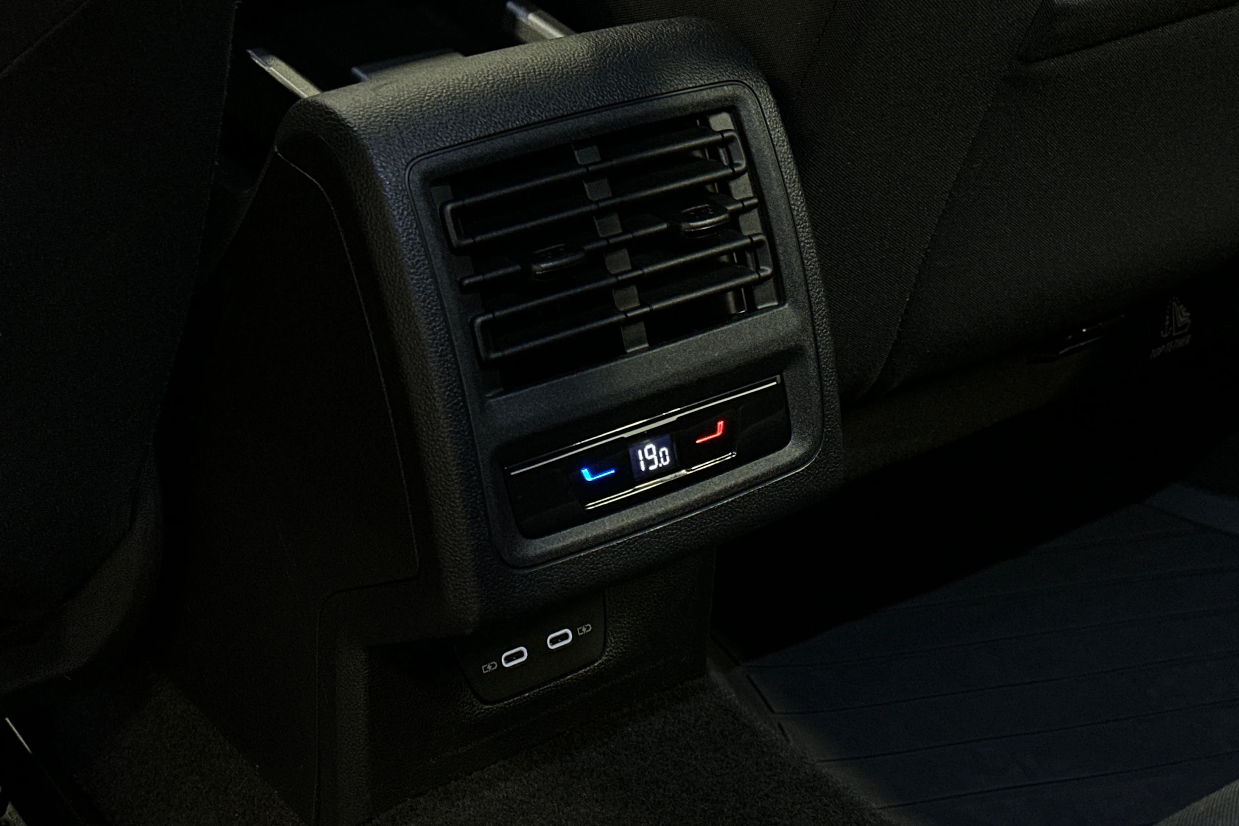 sininen Volkswagen Golf 2024 kuva 30.
