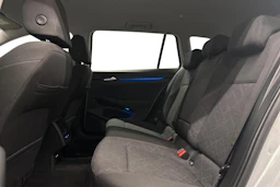 harmaa Volkswagen Golf 2024 kuva 8.