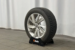 harmaa Volkswagen Golf 2024 kuva 10.