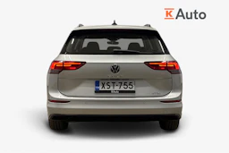 harmaa Volkswagen Golf 2024 kuva 4.