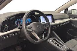 harmaa Volkswagen Golf 2024 kuva 8.