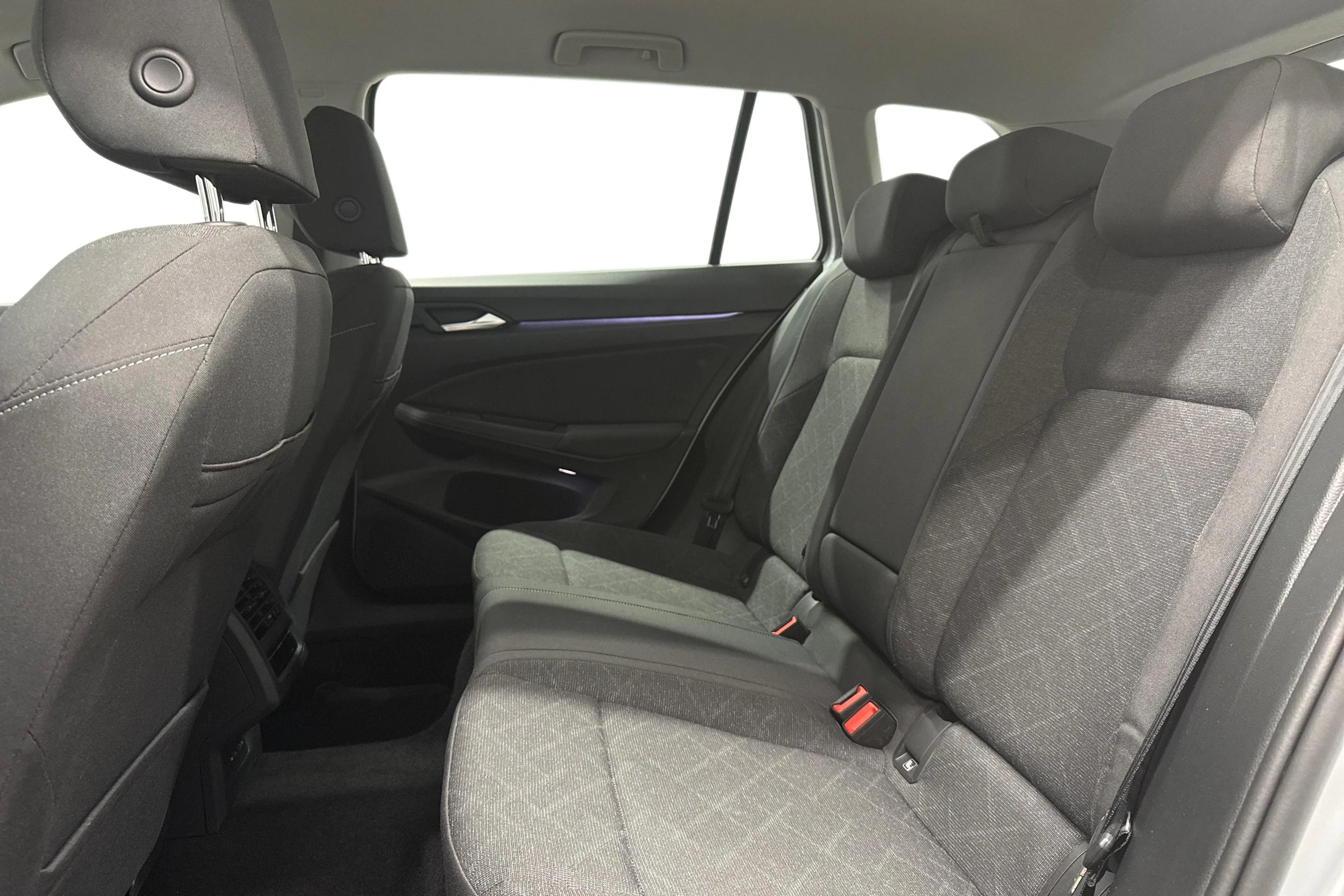 harmaa Volkswagen Golf 2024 kuva 11.