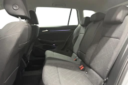 harmaa Volkswagen Golf 2024 kuva 11.