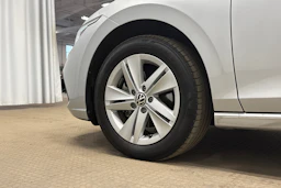 harmaa Volkswagen Golf 2024 kuva 13.