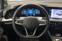 harmaa Volkswagen Golf 2024 kuva 15.