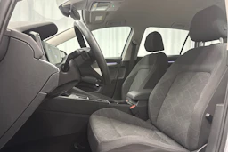 harmaa Volkswagen Golf 2024 kuva 24.