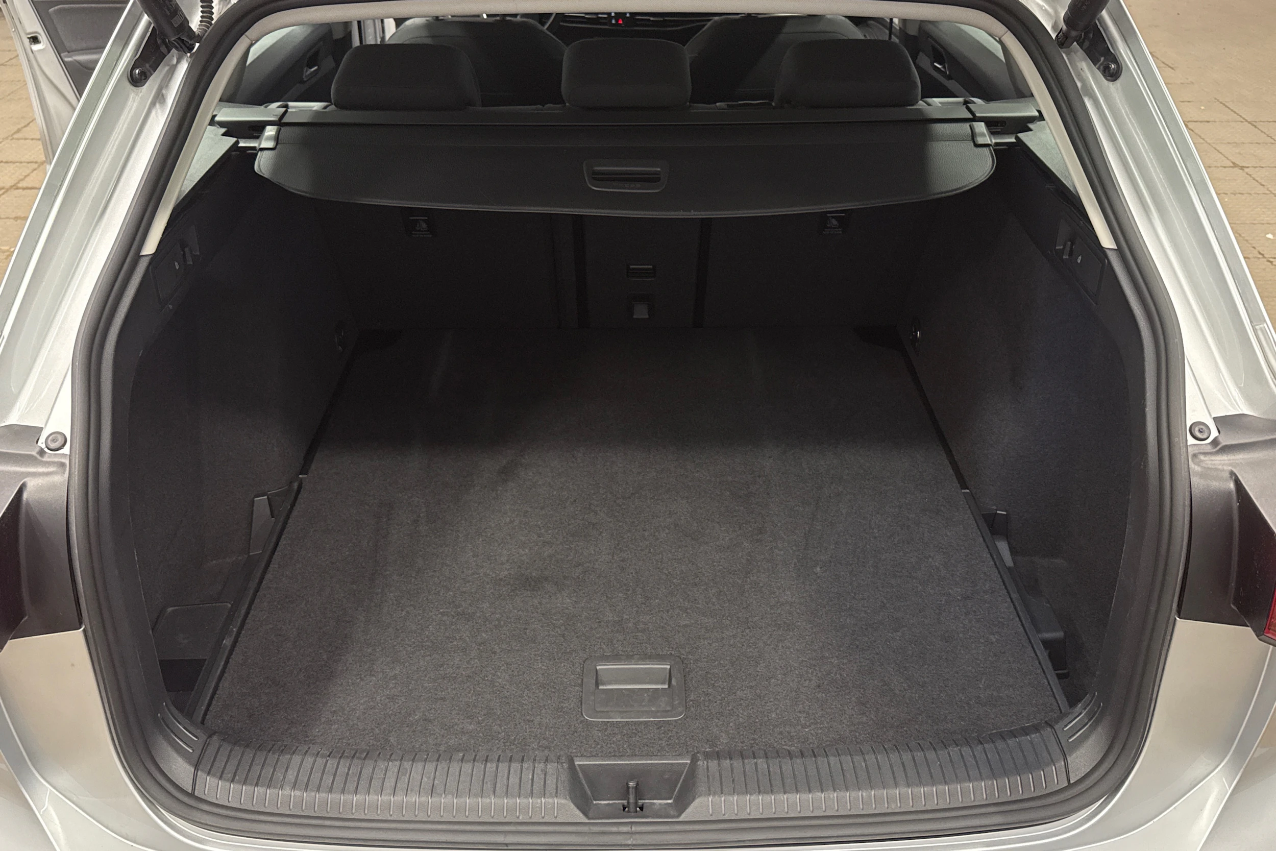 harmaa Volkswagen Golf 2024 kuva 25.