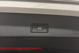harmaa Volkswagen Golf 2024 kuva 26.