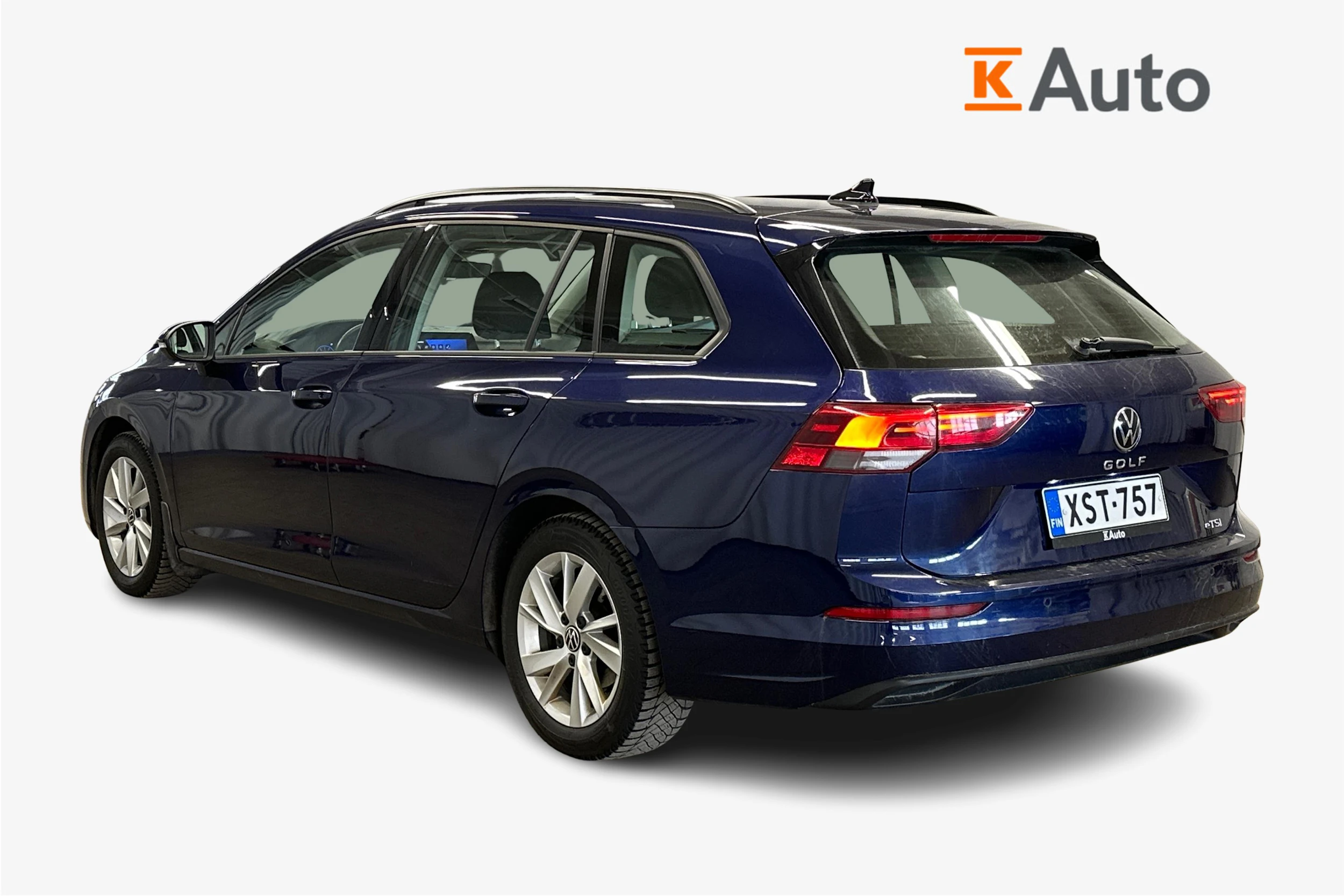 sininen Volkswagen Golf 2024 kuva 2.