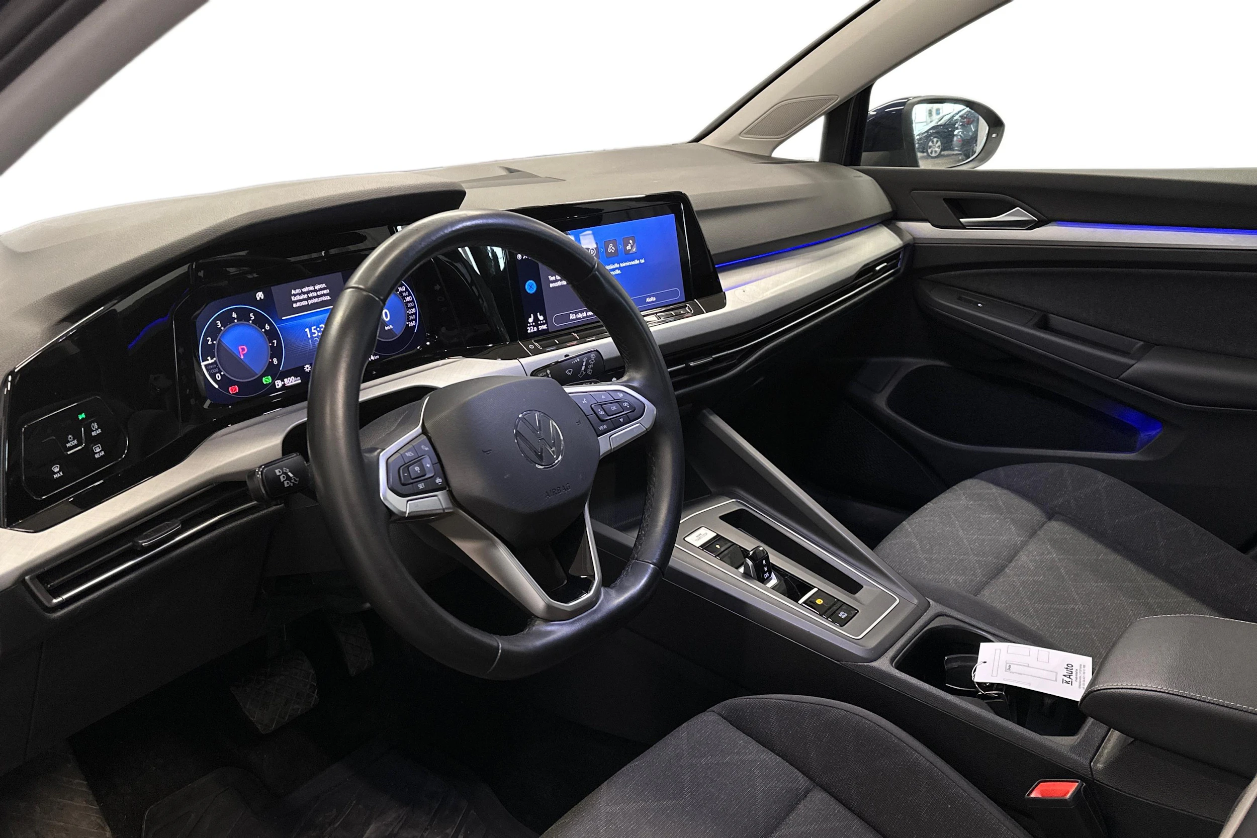 sininen Volkswagen Golf 2024 kuva 3.