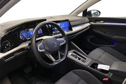 sininen Volkswagen Golf 2024 kuva 3.