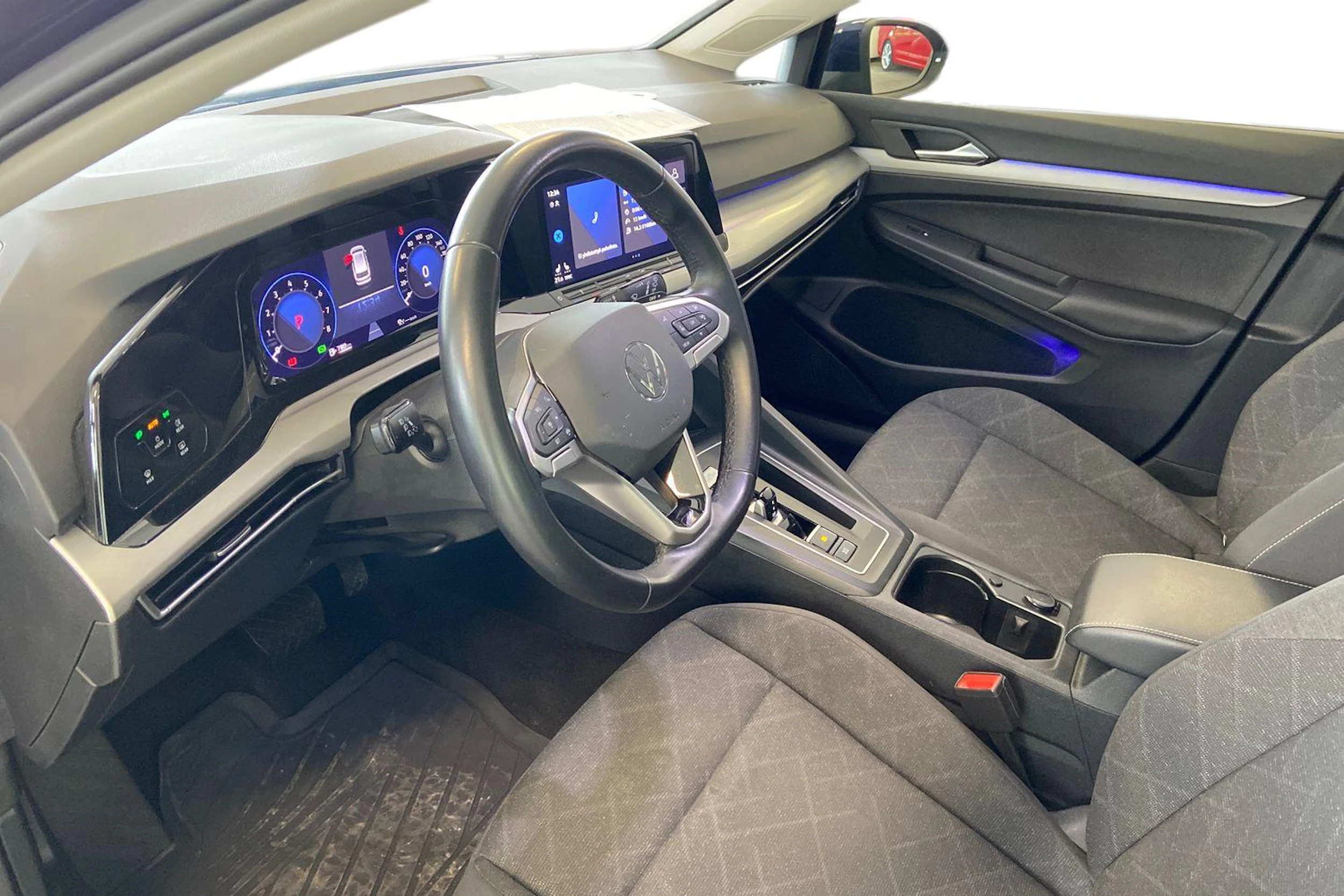 sininen Volkswagen Golf 2024 kuva 6.