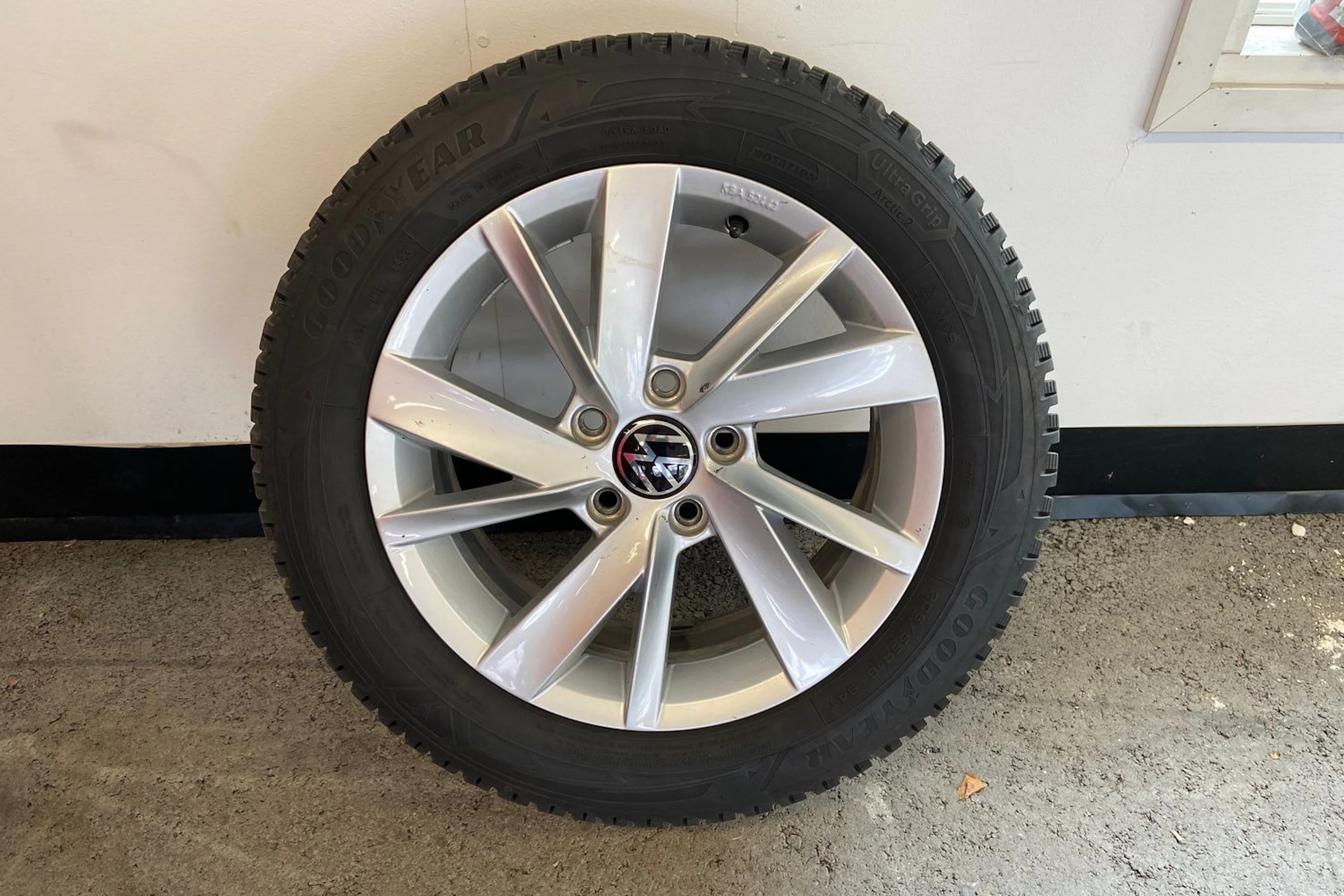 sininen Volkswagen Golf 2024 kuva 10.
