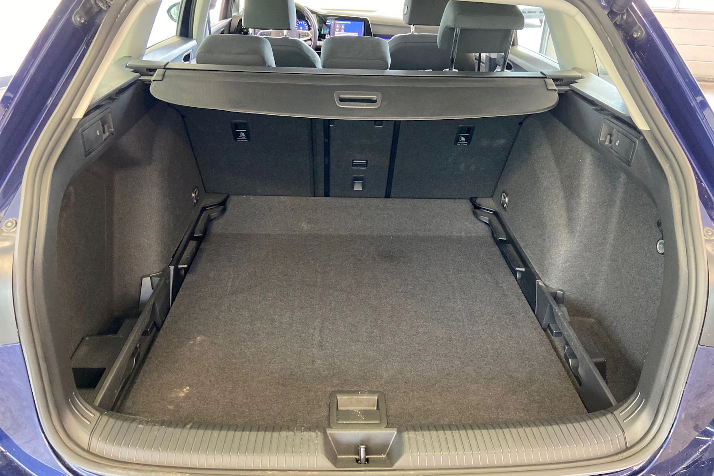 sininen Volkswagen Golf 2024 kuva 11.