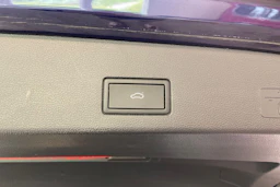 sininen Volkswagen Golf 2024 kuva 12.