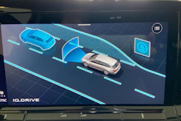sininen Volkswagen Golf 2024 kuva 14.