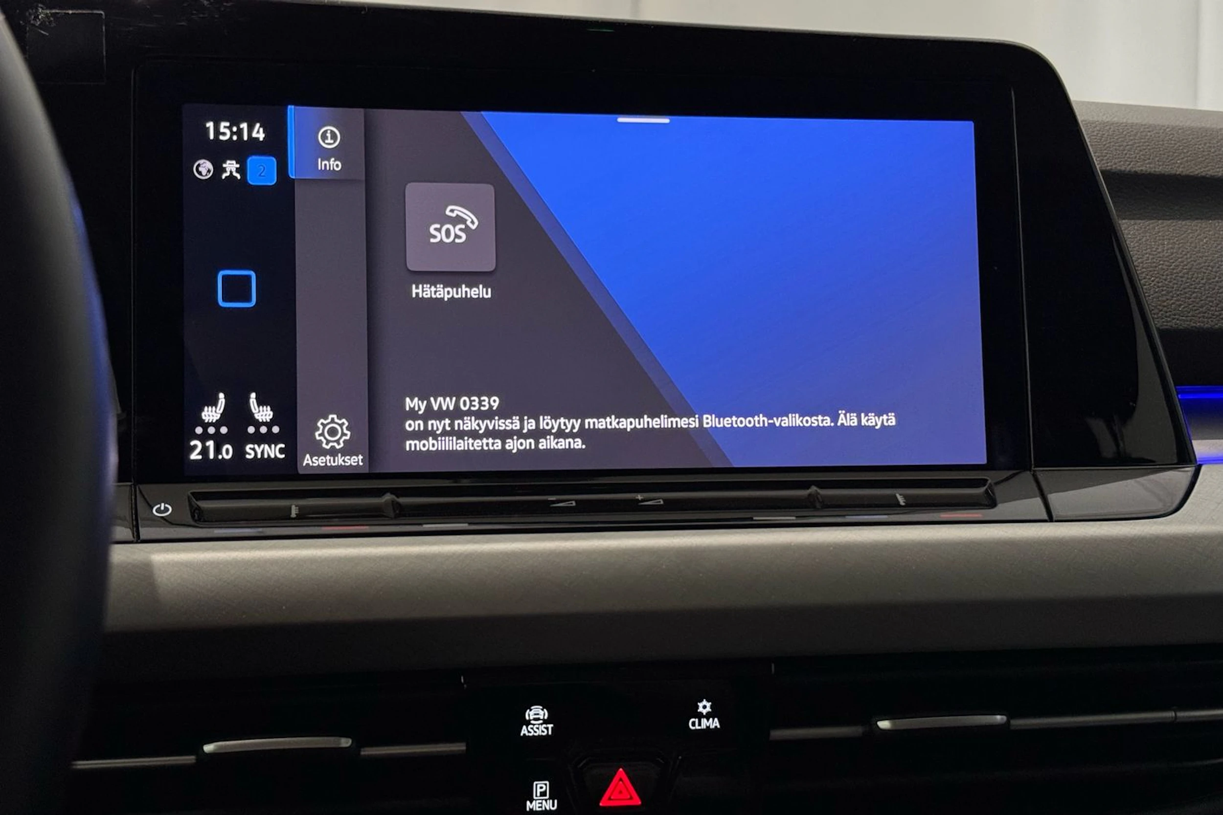 sininen Volkswagen Golf 2024 kuva 26.