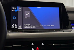 sininen Volkswagen Golf 2024 kuva 26.