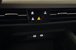 sininen Volkswagen Golf 2024 kuva 28.