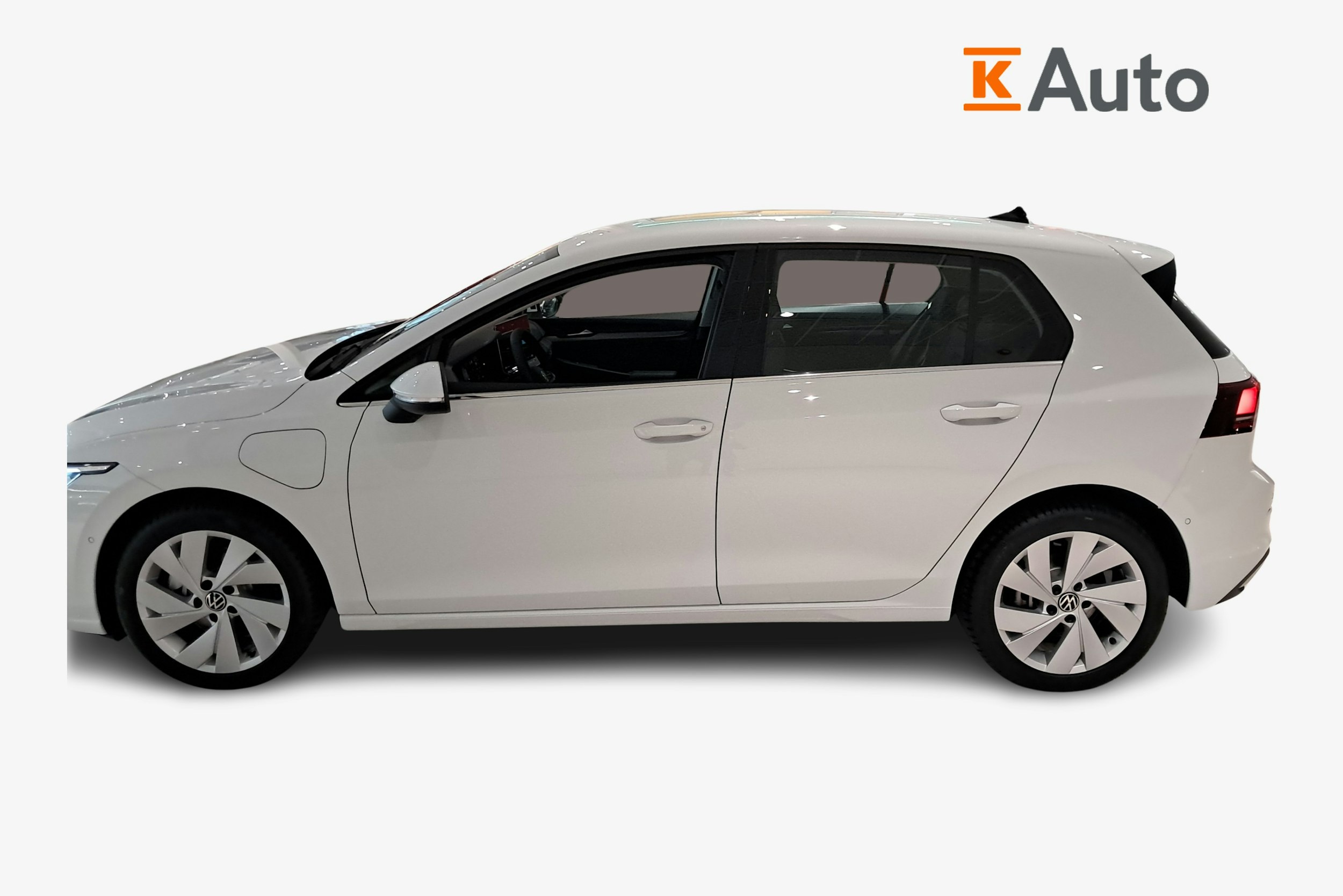 valkoinen Volkswagen Golf 2024 kuva 5.
