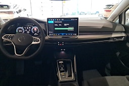 valkoinen Volkswagen Golf 2024 kuva 7.