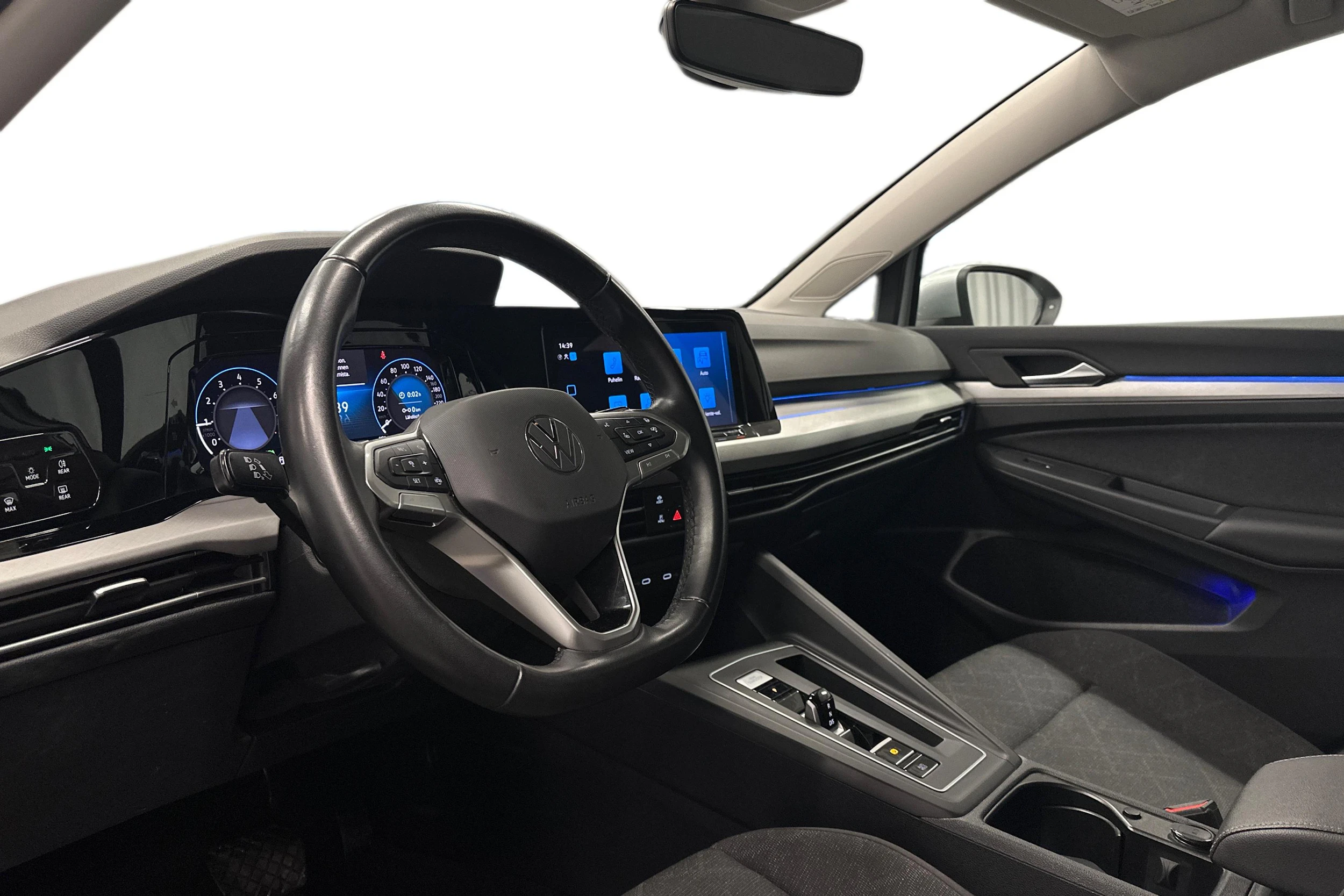 harmaa Volkswagen Golf 2024 kuva 6.