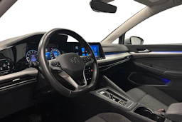 harmaa Volkswagen Golf 2024 kuva 6.