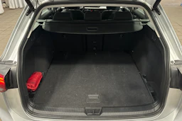 harmaa Volkswagen Golf 2024 kuva 11.