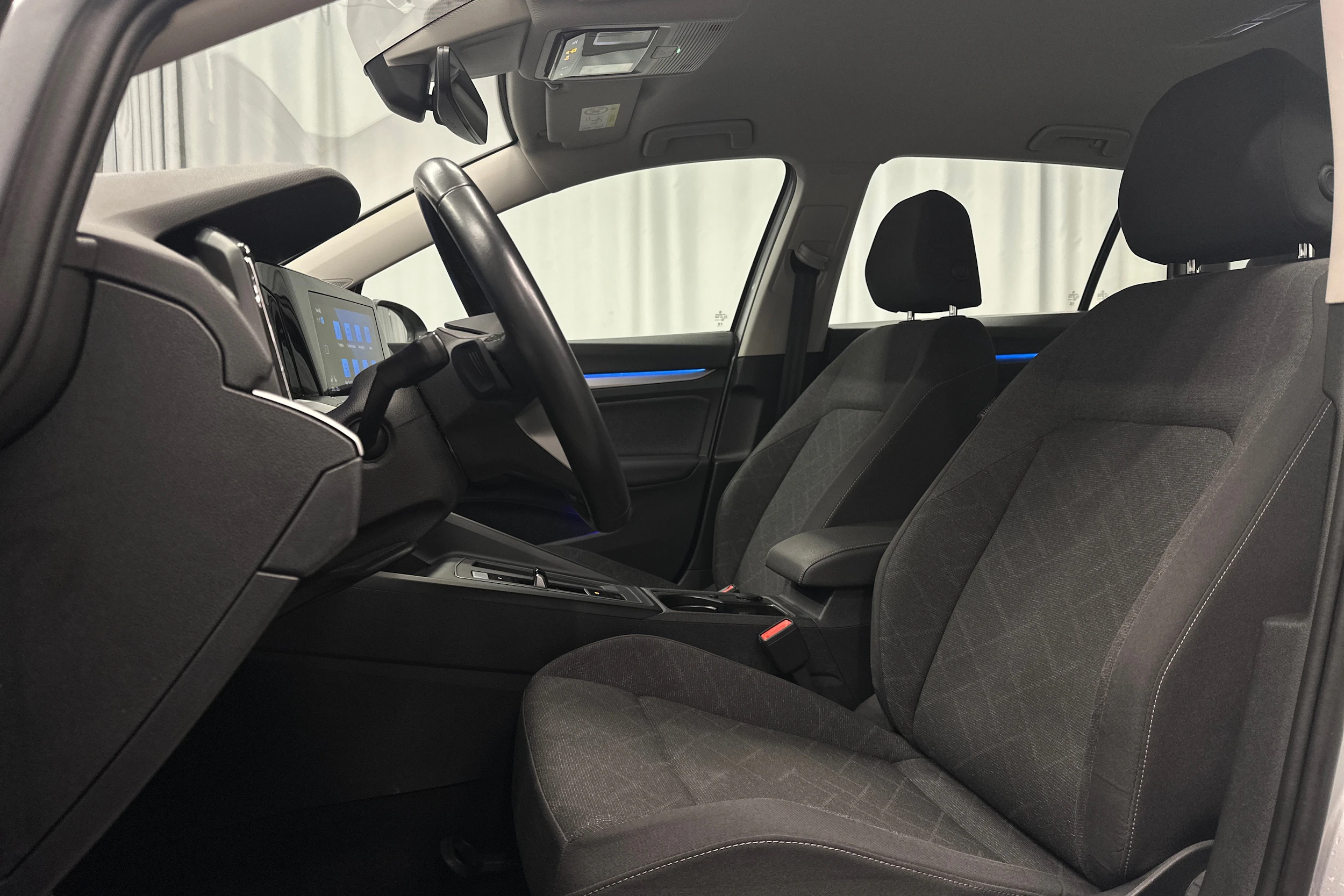 harmaa Volkswagen Golf 2024 kuva 14.