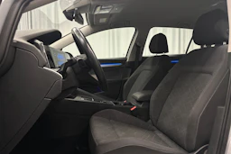 harmaa Volkswagen Golf 2024 kuva 14.