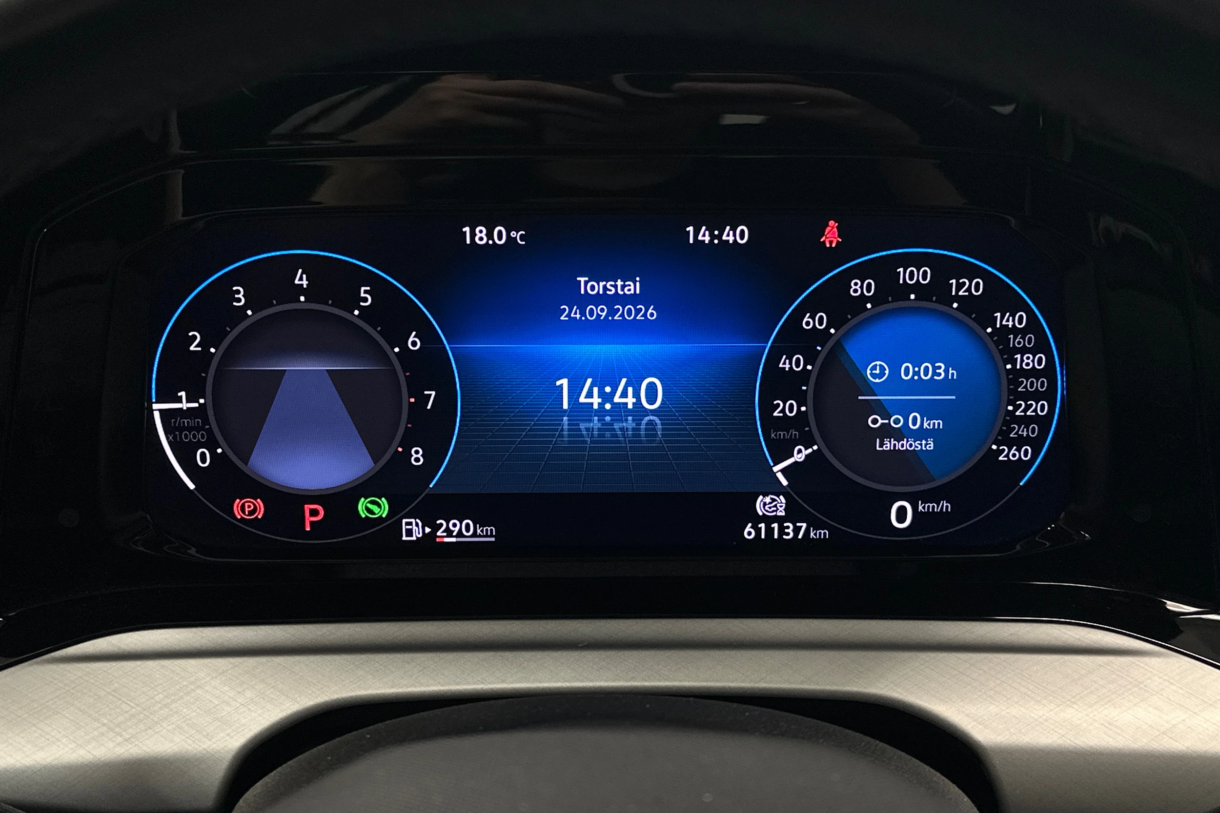 harmaa Volkswagen Golf 2024 kuva 18.