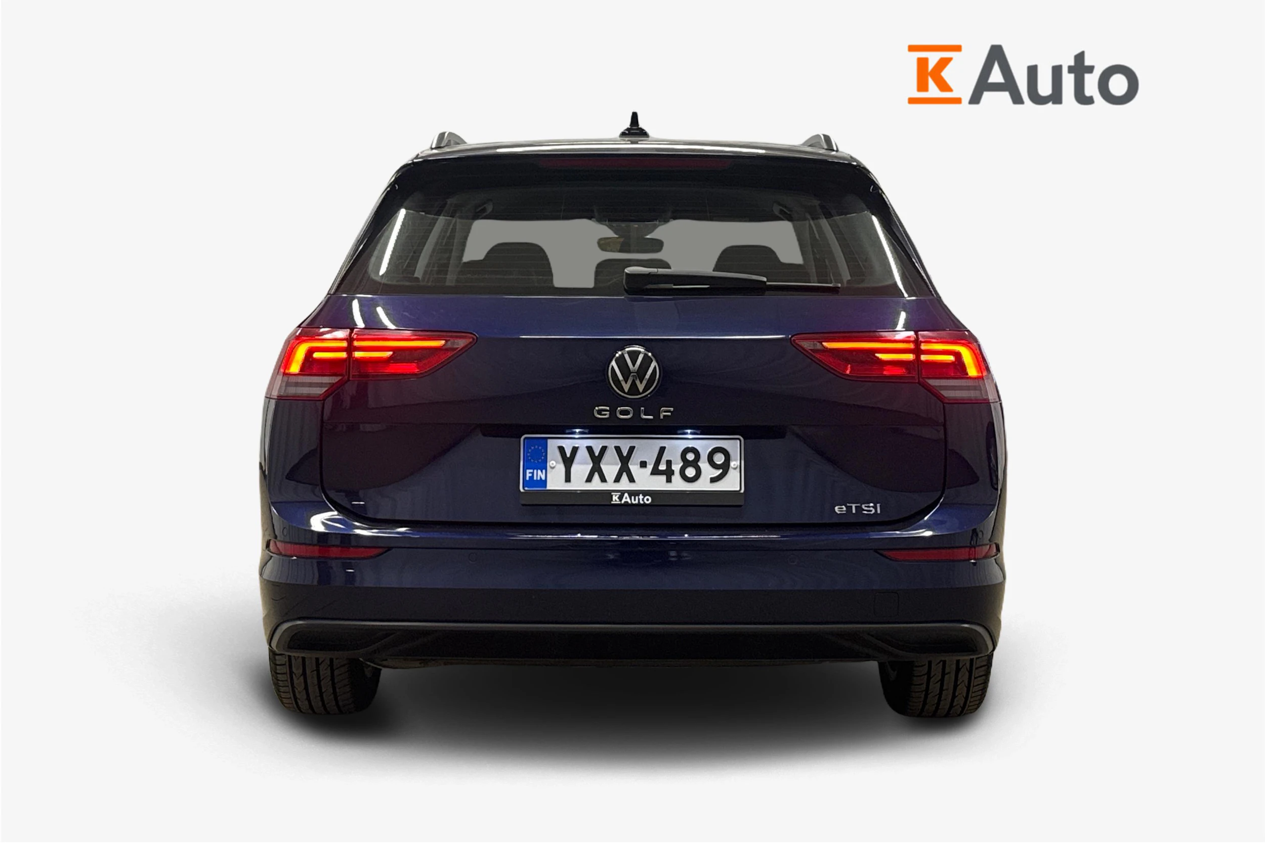 sininen Volkswagen Golf 2024 kuva 4.