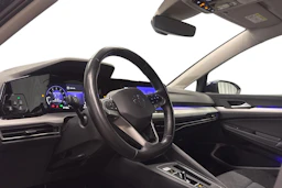 sininen Volkswagen Golf 2024 kuva 8.