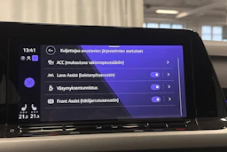 sininen Volkswagen Golf 2024 kuva 18.