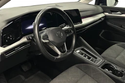 sininen Volkswagen Golf 2024 kuva 6.