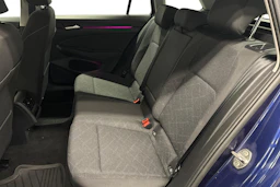 sininen Volkswagen Golf 2024 kuva 8.