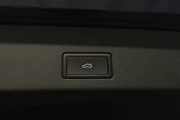 sininen Volkswagen Golf 2024 kuva 32.