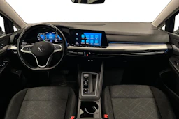 sininen Volkswagen Golf 2024 kuva 7.