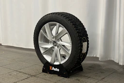 sininen Volkswagen Golf 2024 kuva 10.