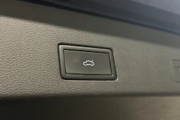 sininen Volkswagen Golf 2024 kuva 12.