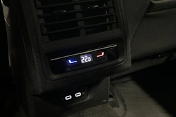 sininen Volkswagen Golf 2024 kuva 13.