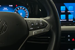 sininen Volkswagen Golf 2024 kuva 17.