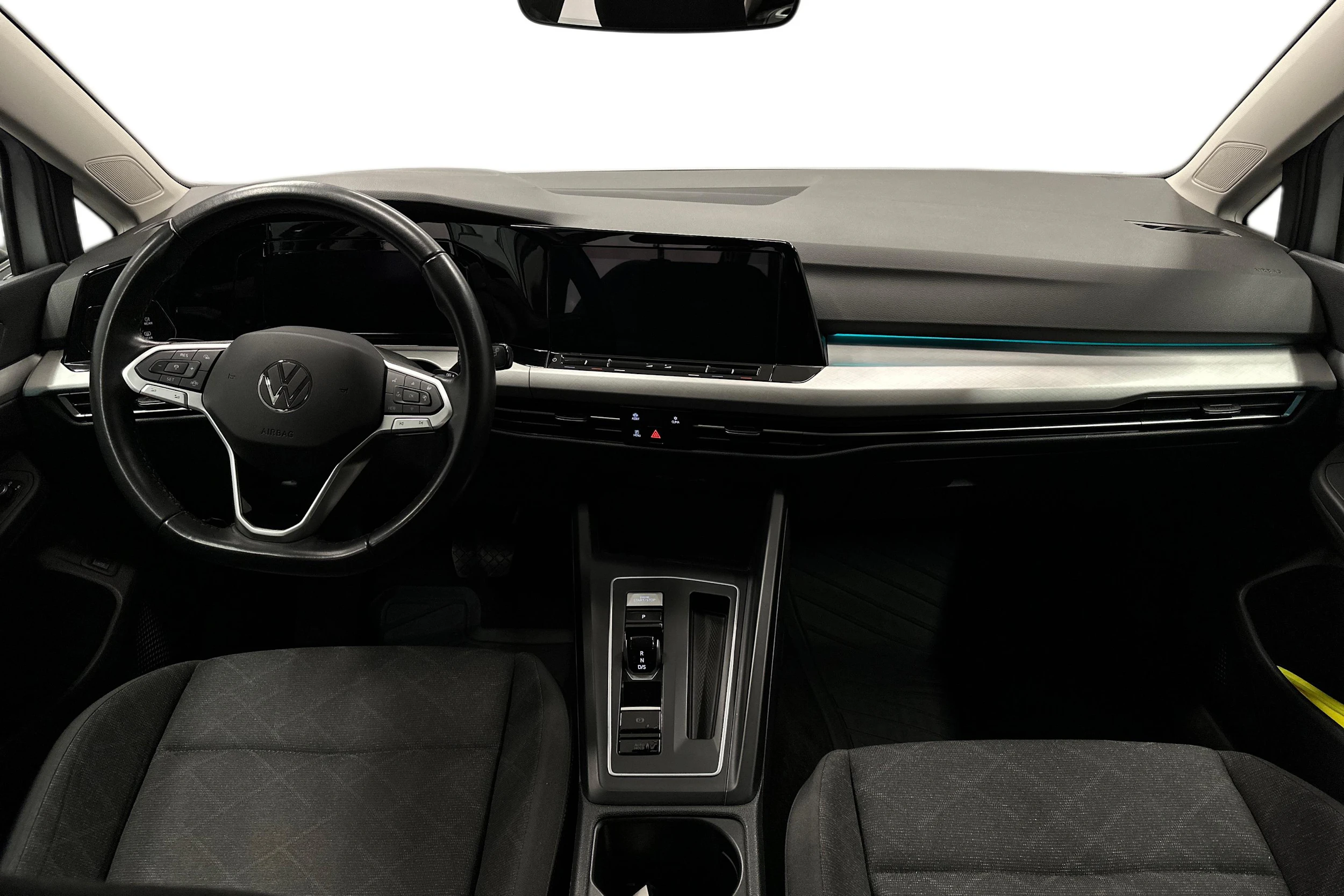 harmaa Volkswagen Golf 2024 kuva 7.
