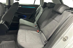 harmaa Volkswagen Golf 2024 kuva 8.